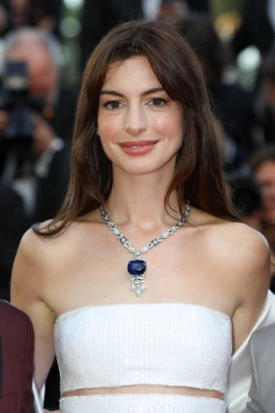 anne hathaway bulgari cannes