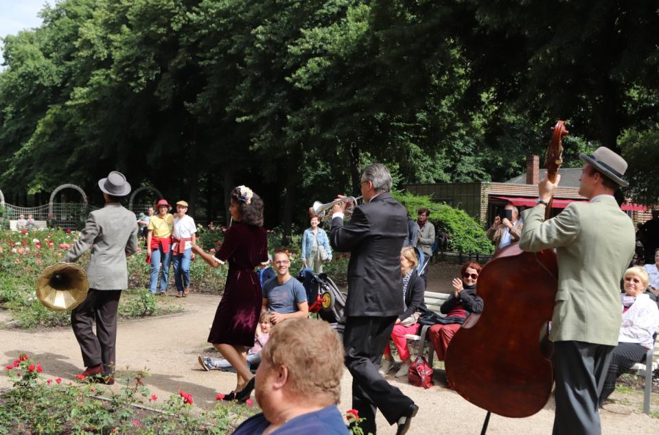 The Swingin' Hermlins giving a concert in a Berlin park.