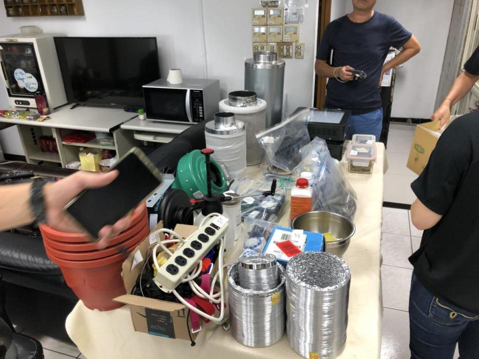 凱爾位於南港的租屋處被起出大量大麻製成工具。（警方提供）