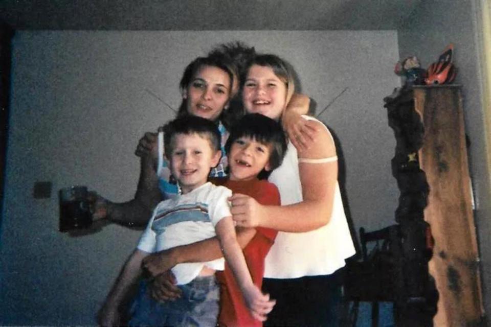 PHOTO: Clockwise from top left; Heidi Taylor, Alyssa Nicholas, Todd Taylor and Donovan Nicholas in this 2007 family photo. (Courtesy Angie Cooper)