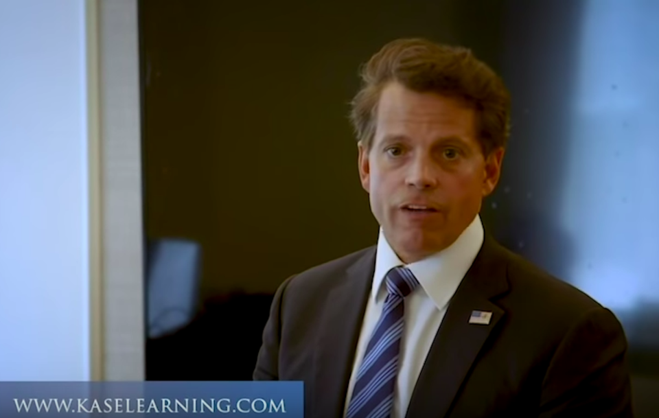 Anthony Scaramucci speaking at an investing seminar with Kase Learning.