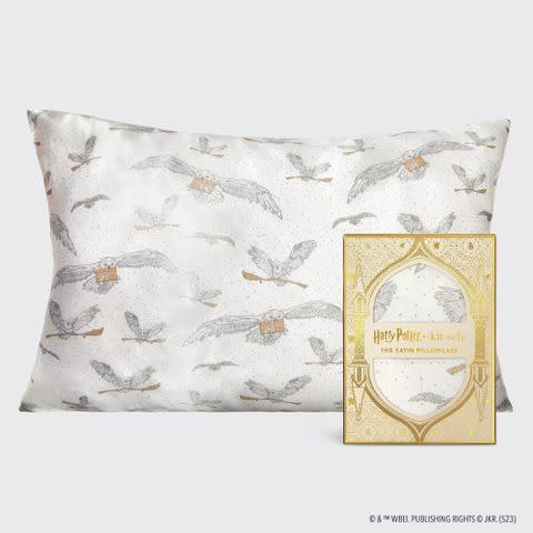 <p>Warner Bros. Entertainment Inc.</p> Harry Potter x Kitsch Satin Pillowcase - Owl Post