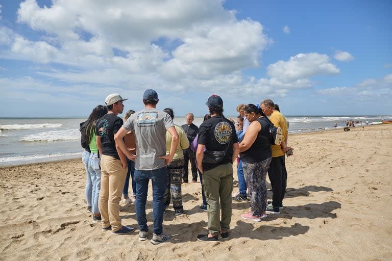 Continúa la búsqueda de Ramón Román y Gabriel Raimann, quienes desaparecieron el pasado domingo al ingresar en kayak al mar entre Valeria del Mar y Cariló