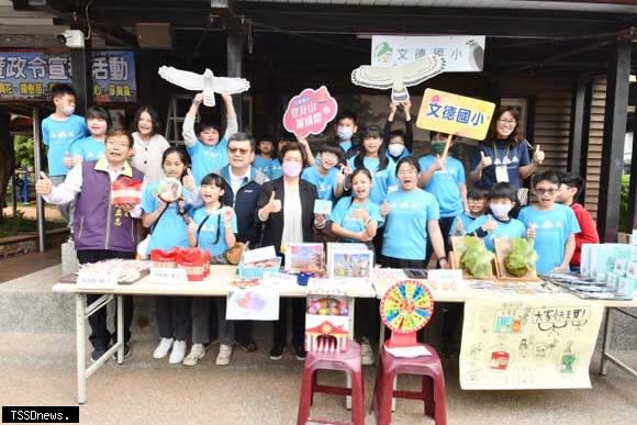 一年一度的生態盛會鷹揚八卦賞鷹活動登場，在一三九縣道芬園鄉文德國小熱鬧揭幕。（記者方一成攝）