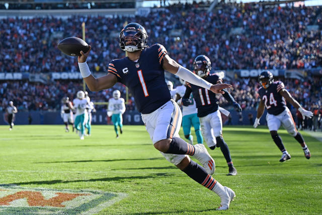 NFL Week 10 picks, odds, best bets: Bears, Justin Fields tame Lions;  Dolphins cover vs. Browns 