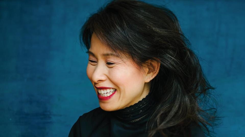 Kim Thúy is an award-winning novelist. She lives in Montreal.