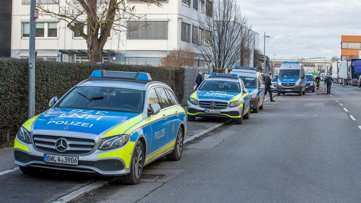 Das Industriegebiet, in dem auch Lidl seinen Sitz hat, wurde am Mittwoch weiträumig abgesperrt. Foto: dpa