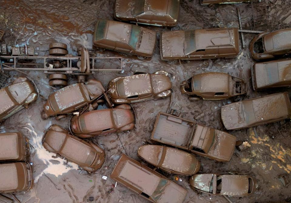 A drone view shows vehicles in the area affected by the floods, in Encantado (REUTERS)