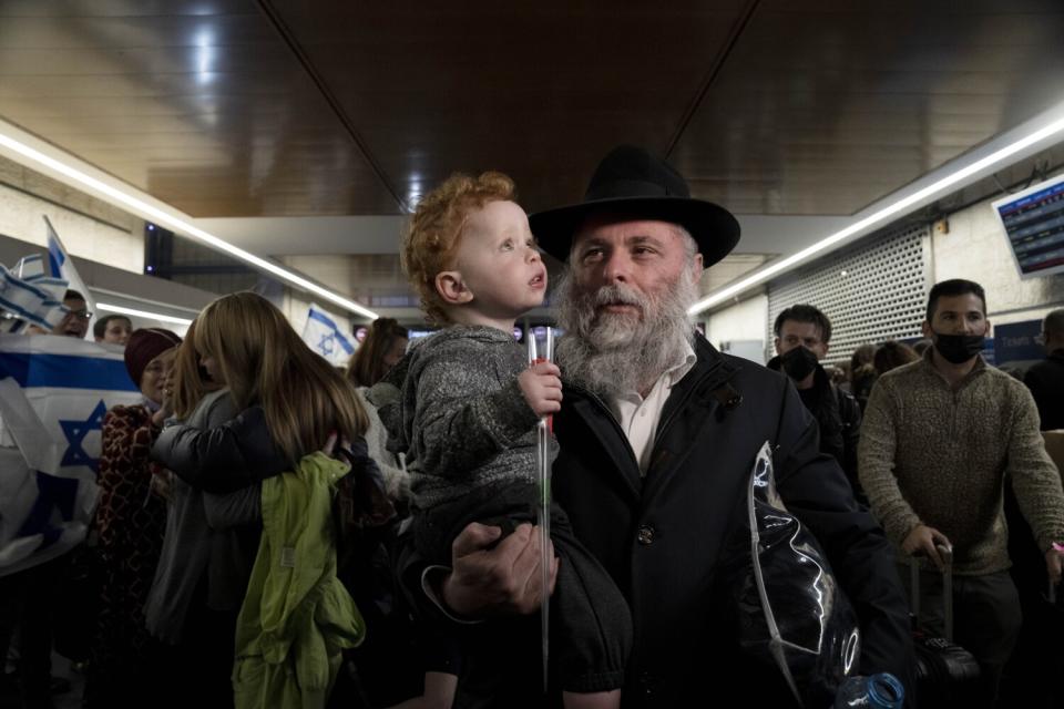 Rabbi Yonatan Markovich arrives in Israel with family from Ukraine at Ben Gurion Airport.