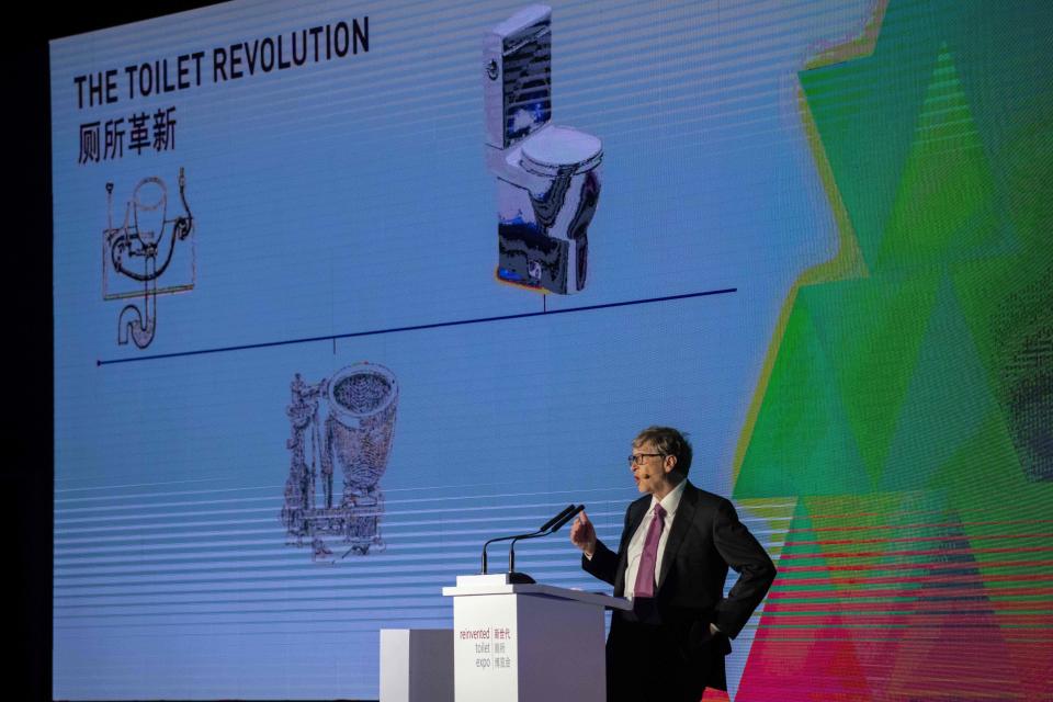 El millonario Bill Gates quiere construir un inodoro que recicle el agua y queme los desechos humanos (Foto: Nicolas Asfouri/AFP)