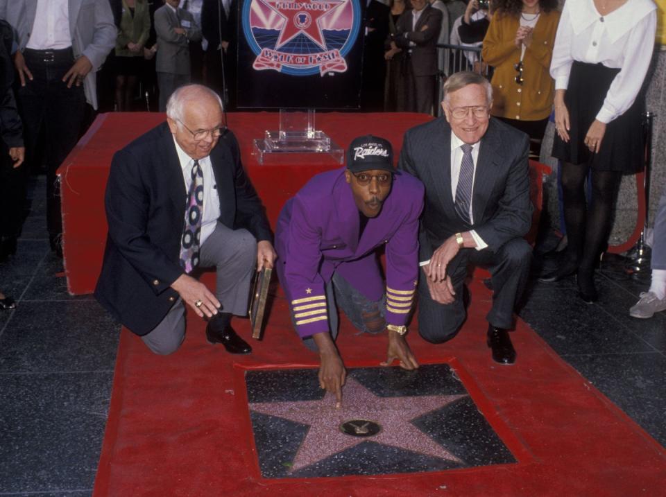 1990: Comedian Arsenio Hall honored as his talk show kicks off
