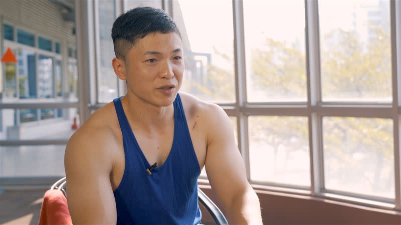 黃昱清擁有一身超精實的肌肉，還得過健美比賽冠軍，讓人很難想像他是癌末患者。（圖／記者陳則凱攝影、黃昱清提供）