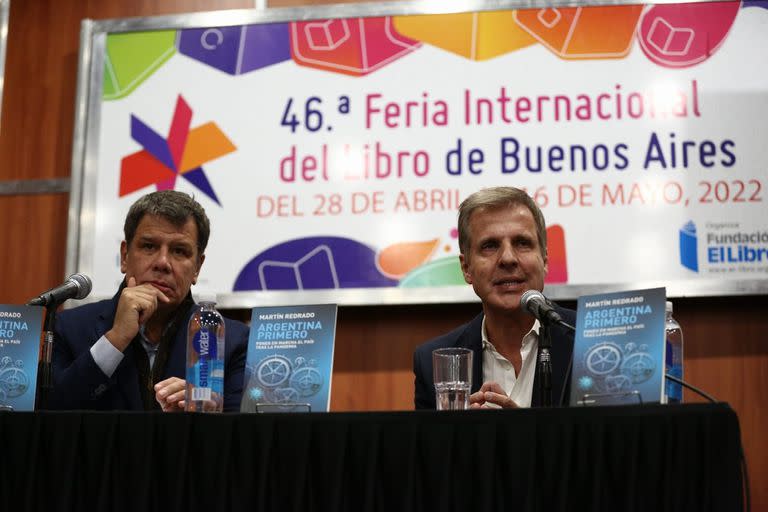 Martín Redrado, uno de los economistas consultados por Cristina Kirchner, estuvo en la Feria del Libro de Buenos Aires junto con Facundo Manes, precandidato a presidente de la UCR