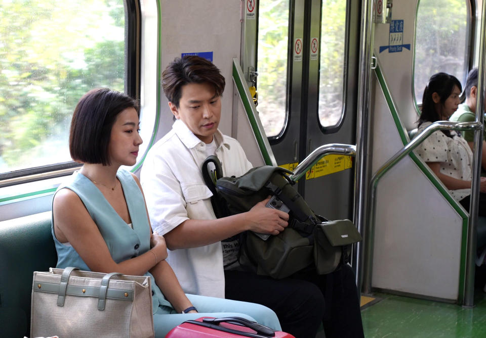 米可白和蕭景鴻劇中在火車上相遇 從此走進彼此生命裡。（圖／台視提供）