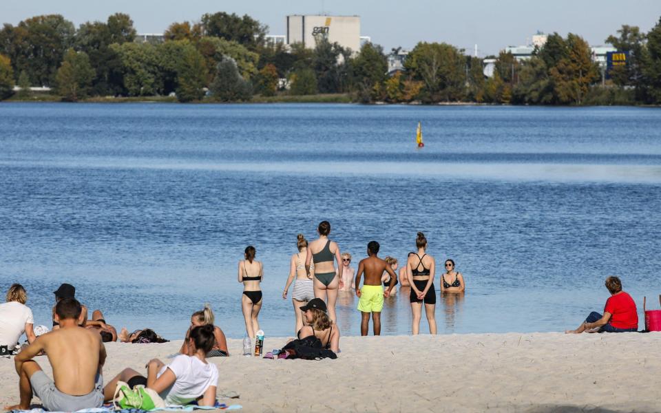 The water quality at Plage du Lac in Bordeaux is classified as excellent