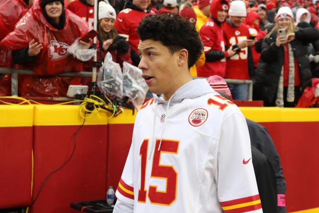 KANSAS CITY, MO - JANUARY 21: Kansas City Chiefs quarterback Patrick Mahomes (15) brother Jackson Mahomes before an AFC divisional playoff game between the Jacksonville Jaguars and Kansas City Chiefs on January 21, 2023 at GEHA Field at Arrowhead Stadium in Kansas City, MO. (Photo by Scott Winters/Icon Sportswire via Getty Images)
