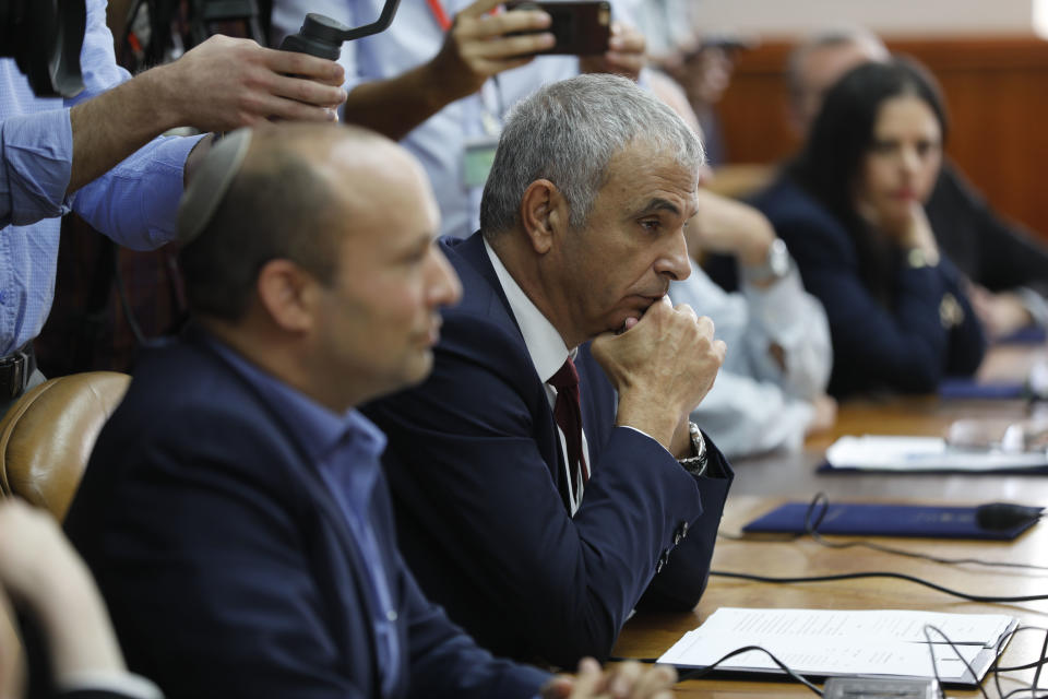 Minister of Education Naftali Bennett, left, and Finance Minister Moshe Kahlon, center, attend the weekly cabinet meeting at the prime minister's office in Jerusalem, Sunday, Nov. 18, 2018. (Abir Sultan/Pool via AP)