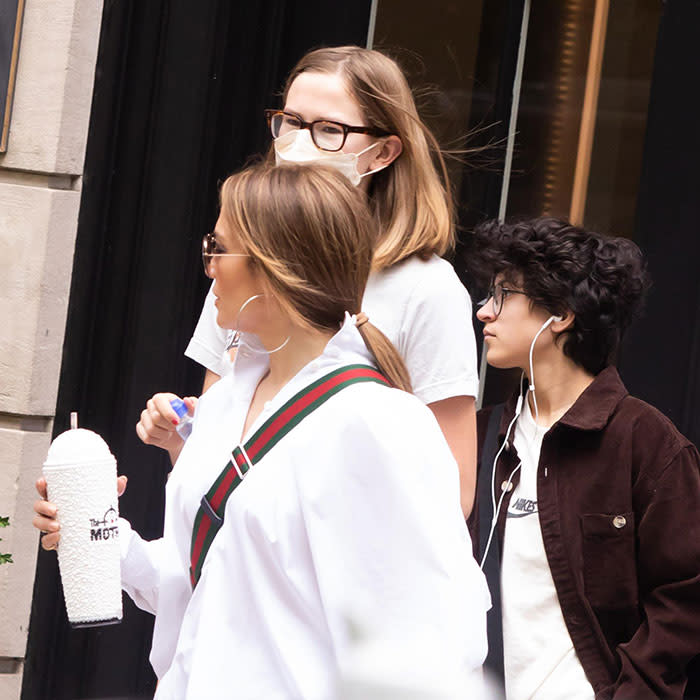 Jennifer Lopez con su hija Emme y la hija mayor de Ben Affleck, Violet