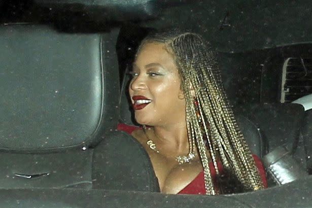 Beyoncé fue captada saliendo de un evento en Hollywood y algunos fans piensan que está muy “gorda”. Foto Mirro UK