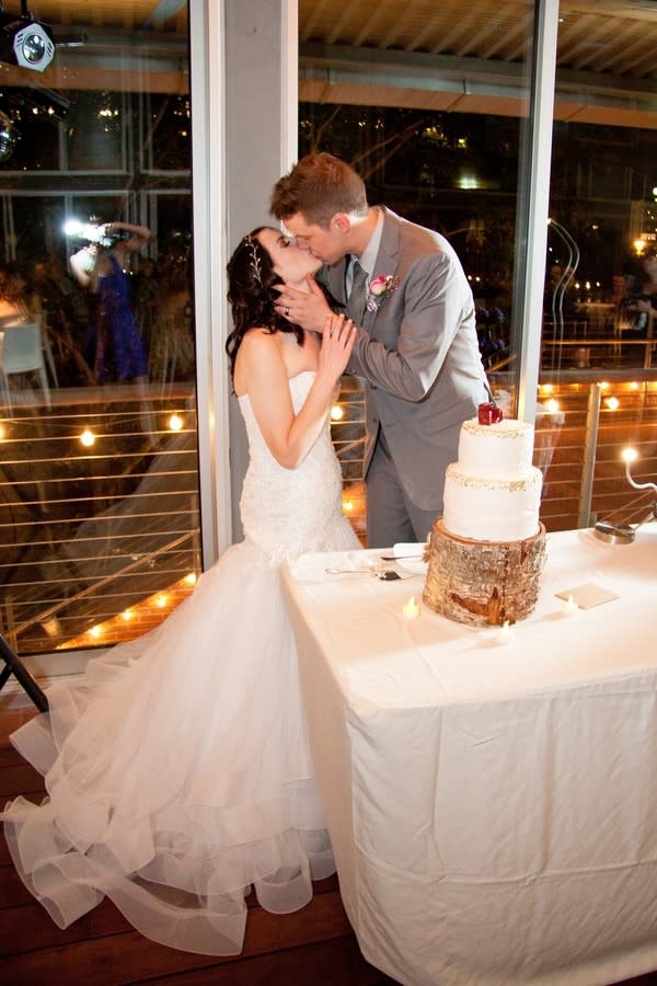 Se llaman Ty y Ashley, quienes sorprendieron a sus invitados con una curiosa boda temática al más puro estilo de las cintas de Walt Disney.