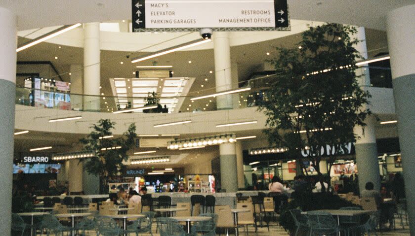 LA TIMES_IMAGE_FOOD COURT_ANGELLA CHOE