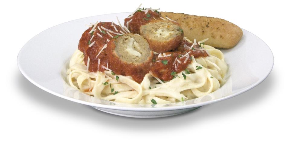 Applebee's Provalone-Stuffed Meatballs with Fettuccine