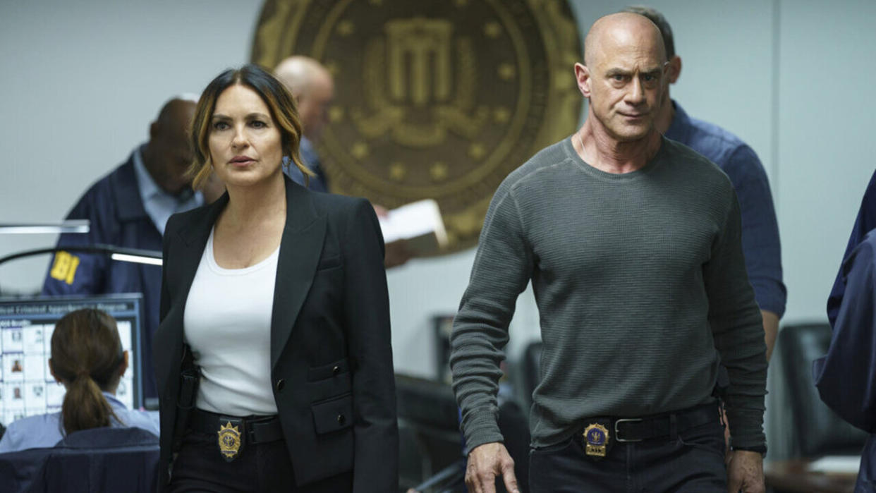  Benson and Stabler on the job in SVU's crossover with OC. 