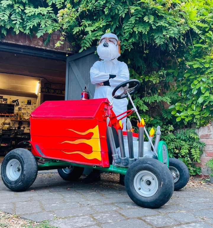 Team Peanuts' soapbox will feature Snoopy's famous red dog house and the driver will sit on the roof, "just like snoopy".