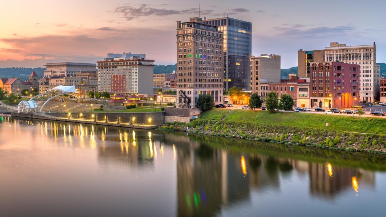 Charleston, West Virginia, USA skyline on the Kanawha River at dusk.