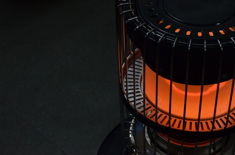 ▲不少人推薦原PO購入變頻冷暖氣機，但若是租屋族，則建議煤油暖爐是最佳選擇。（示意圖／翻攝自《pexels》 ）