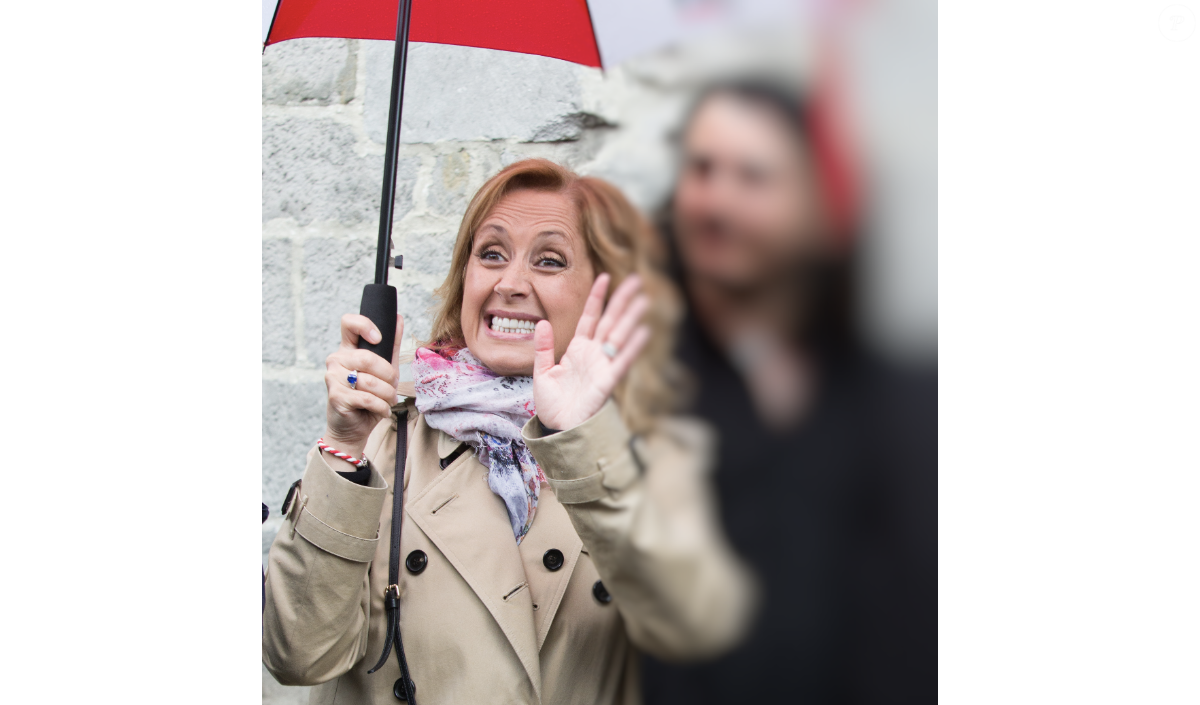 <p><span id="docs-internal-guid-fe6580ac-7fff-d50c-2b6b-dd5b960ef682">Depuis de nombreuses années, Lara Fabian est en couple avec le magicien italien Gabriel di Giorgio.</span></p>
<p>Lara Fabian et son mari Gabriel Di Giorgio assistent à la ducasse de Mons ou Doudou, une fête locale basée sur des traditions ancestrales qui a lieu tous les ans à Mons, en Belgique. L'origine de la fête remonte au Moyen Âge. Lara Fabian était accompagnée par Elio Di Rupo, Maire ( Bourgmestre ) de la ville de Mons et Président du Parti socialiste belge. Belgique, Mons.</p> - © BestImage, ALAIN ROLLAND/ IMAGEBUZZ