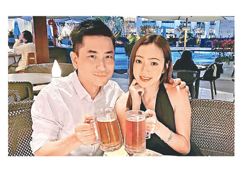 李思欣與老公范振鋒到當年結婚擺酒的酒店慶祝。