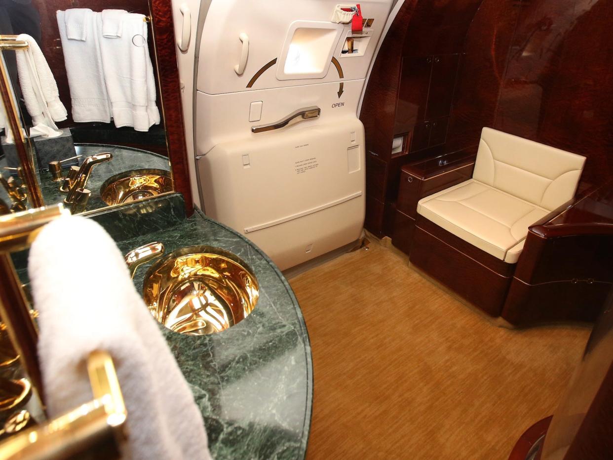 Trump's 757 master bathroom.