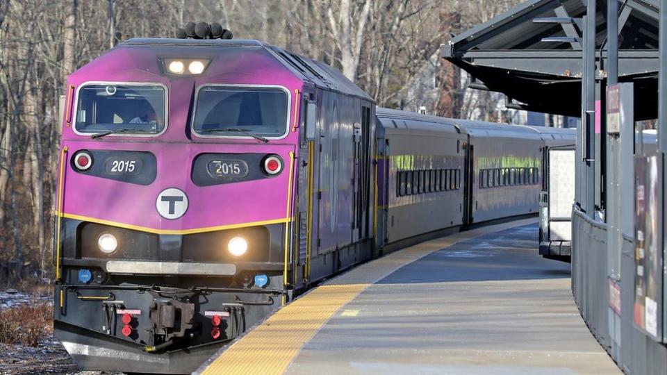 Carro del metro de la línea de metro Greenbush, MBTA. Scituate, Masachusets.