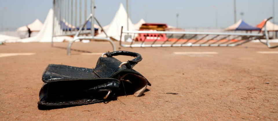 Une grande bousculade a fait huit morts, dont un enfant et deux femmes, lundi à Yaoundé en marge du match du Cameroun face aux Comores.
