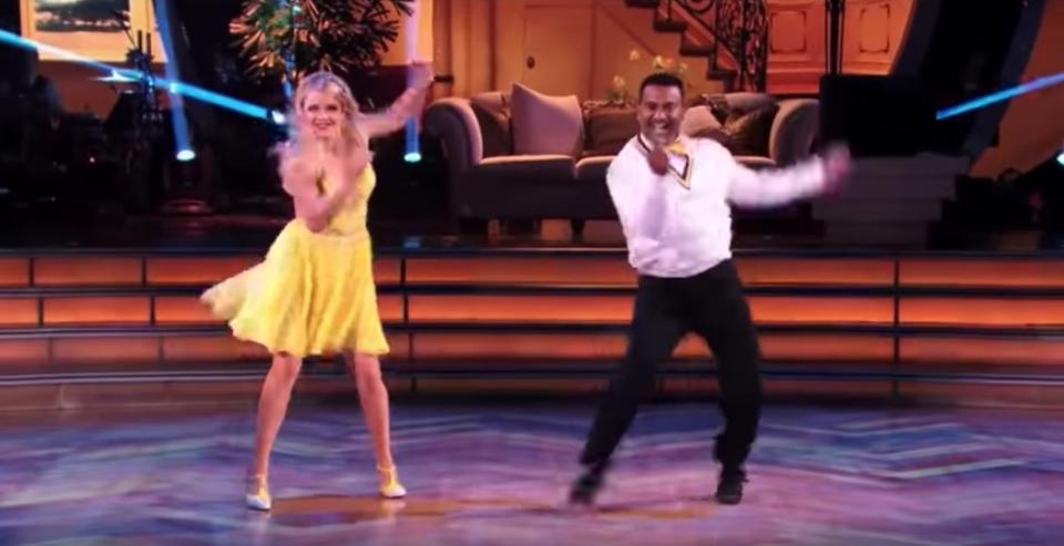 Alfonso Ribeiro bailando “el baile de Carlton” en el programa Dancing With The Stars.