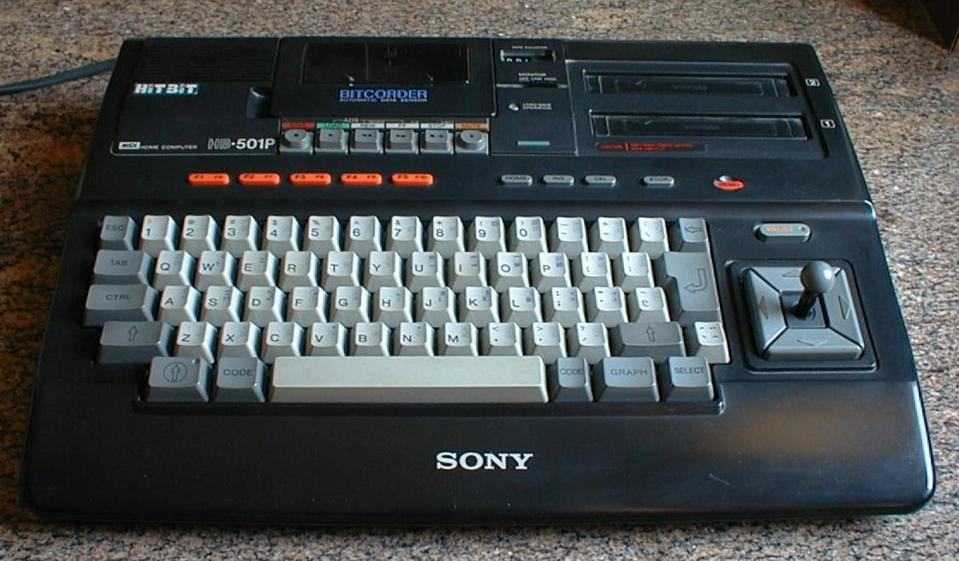 Sony MSX , Modelo HB-501P. <a href="https://es.wikipedia.org/wiki/MSX" rel="nofollow noopener" target="_blank" data-ylk="slk:Wikimedia commons;elm:context_link;itc:0;sec:content-canvas" class="link ">Wikimedia commons</a>, <a href="http://creativecommons.org/licenses/by/4.0/" rel="nofollow noopener" target="_blank" data-ylk="slk:CC BY;elm:context_link;itc:0;sec:content-canvas" class="link ">CC BY</a>