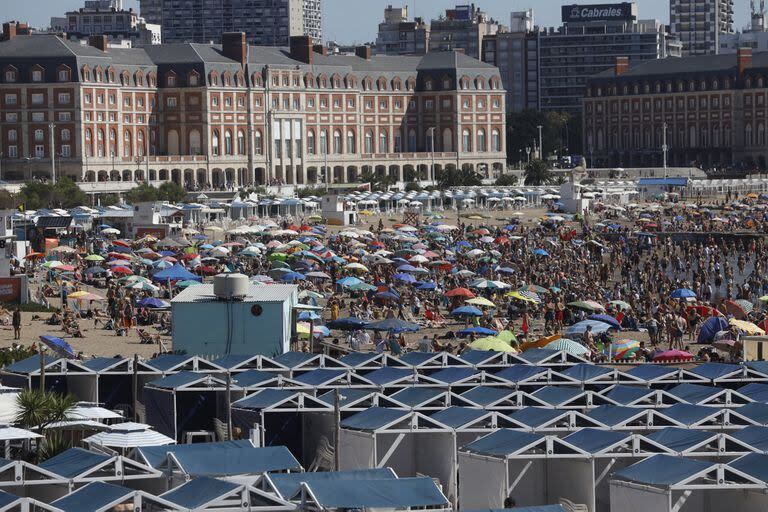 Desde las últimas horas del miércoles, ya llegaron a Mar del Plata unos 170.000 turistas para disfrutar del fin de semana extralargo