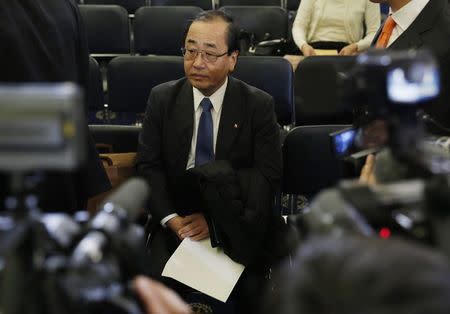 Takata Corporation Senior Vice President for Global Quality Assurance Hiroshi Shimizu waits to testify before a Senate Commerce, Science and Transportation Committee hearing on "Examining Takata Airbag Defects and the Vehicle Recall Process" in Washington November 20, 2014. REUTERS/Gary Cameron