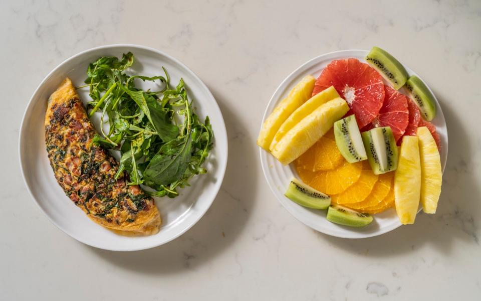 Omlette and fruit