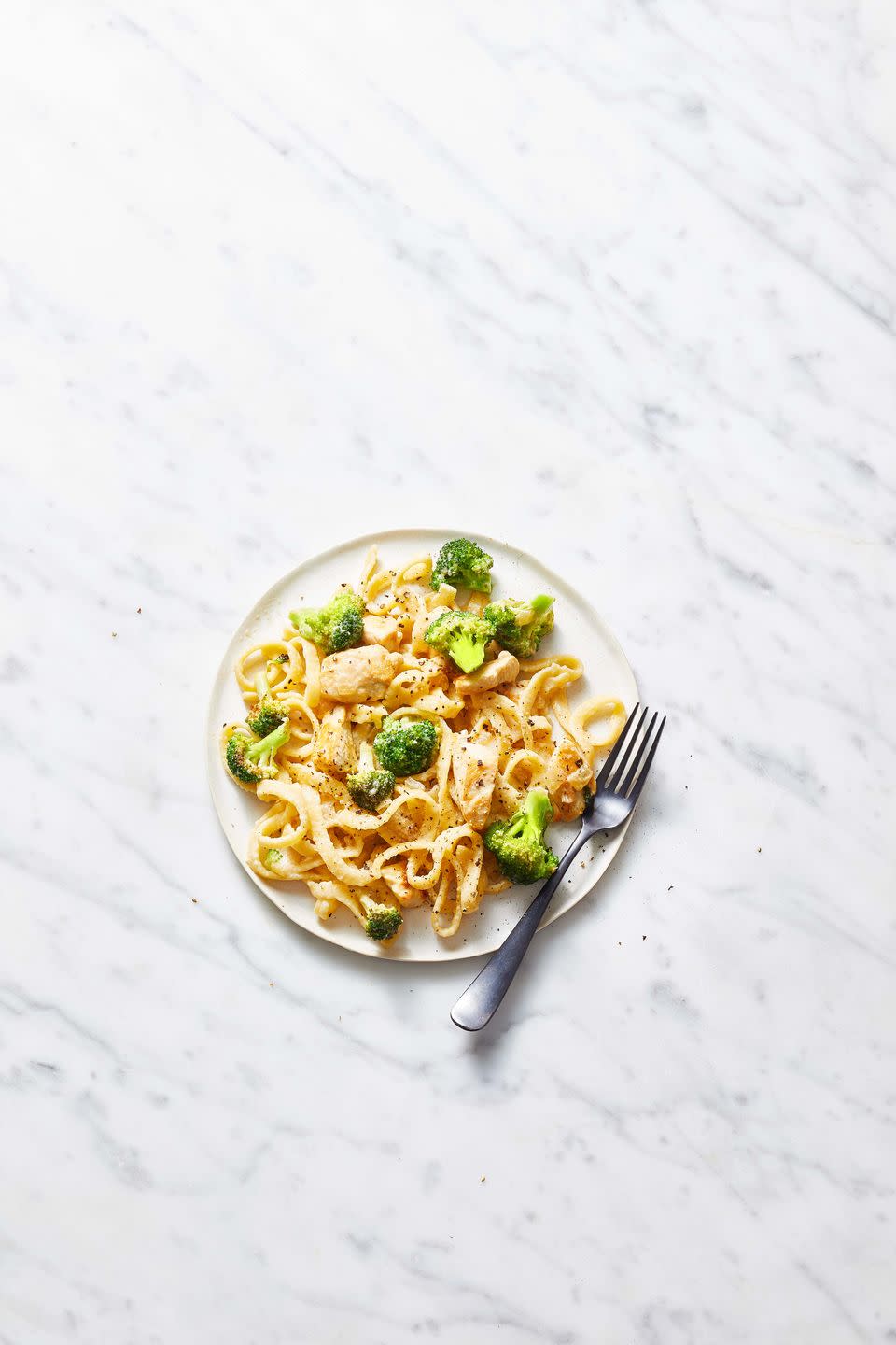 Lemon-Pepper Linguine with Creamy Chicken and Broccoli