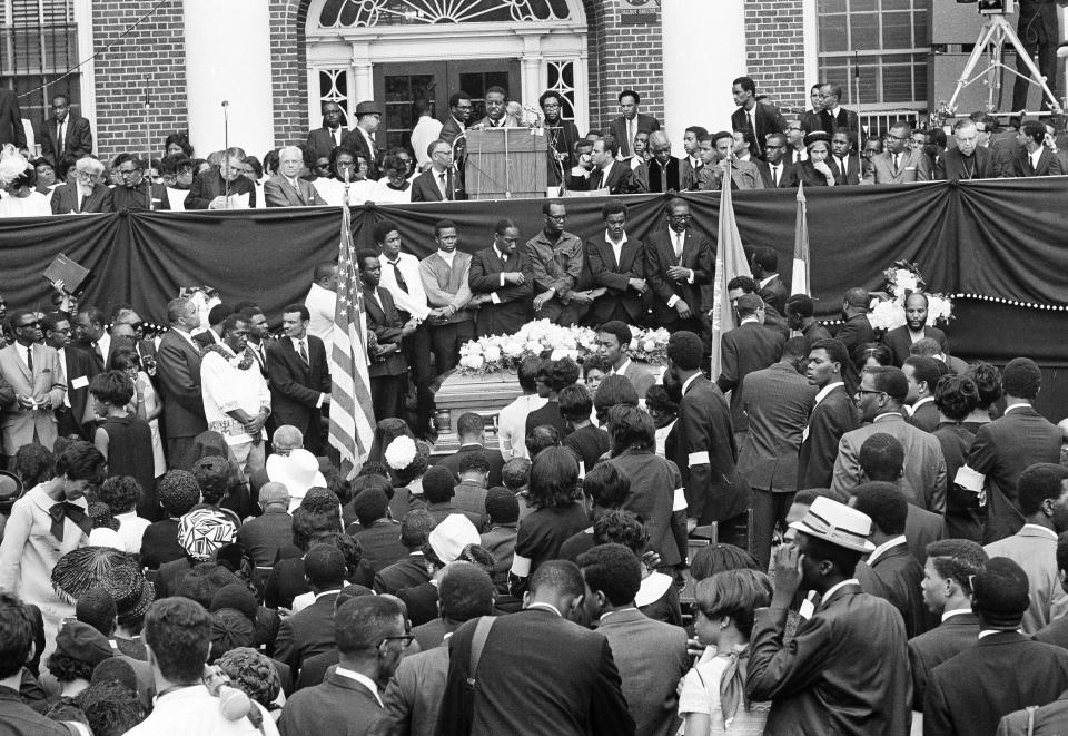 <p>Dr. Ralph Abernathy speaks to mourners at Morehouse College. (Photo: AP) </p>