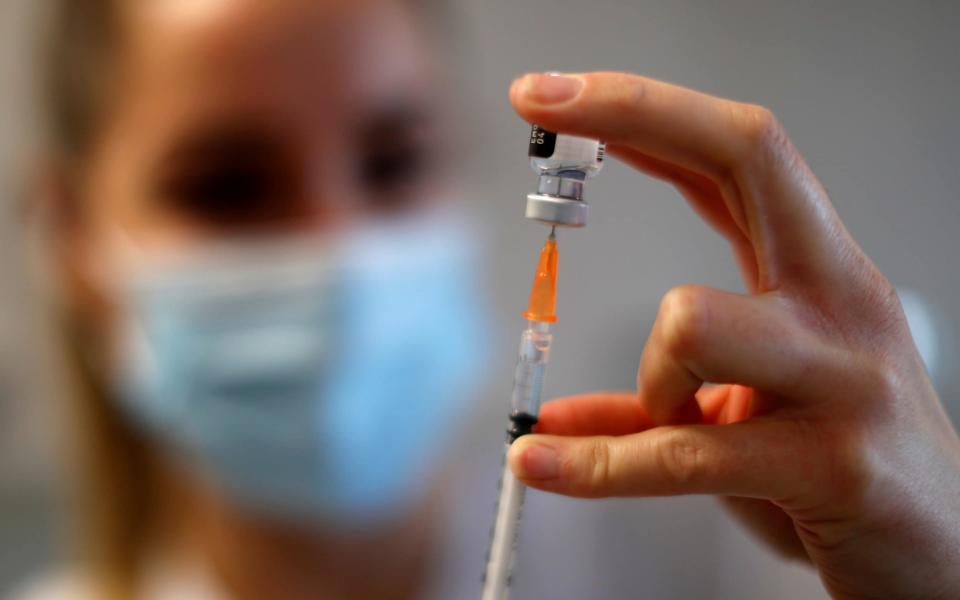 A healthcare worker prepares a dose of the Pfizer-BioNTech COVID-19 vaccine at "Les Figuiers" retirement home (Ehpad - Housing Establishment for Dependant Elderly People) in Villeneuve-Loubet as the spread of the coronavirus disease (COVID-19) continues in France, January 12, 2021. REUTERS/Eric Gaillard - ERIC GAILLARD/REUTERS