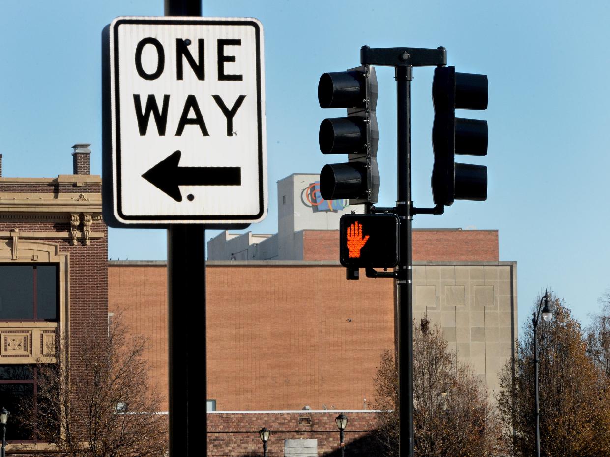 Traffic lights pointing both north and south on 4th Street at the corner of 4th and Capitol Ave, Tuesday Dec. 12, 2023, one contradicted by a one way sign, are early signals that 4th Street will soon no longer be a one way and have traffic going in both directions.