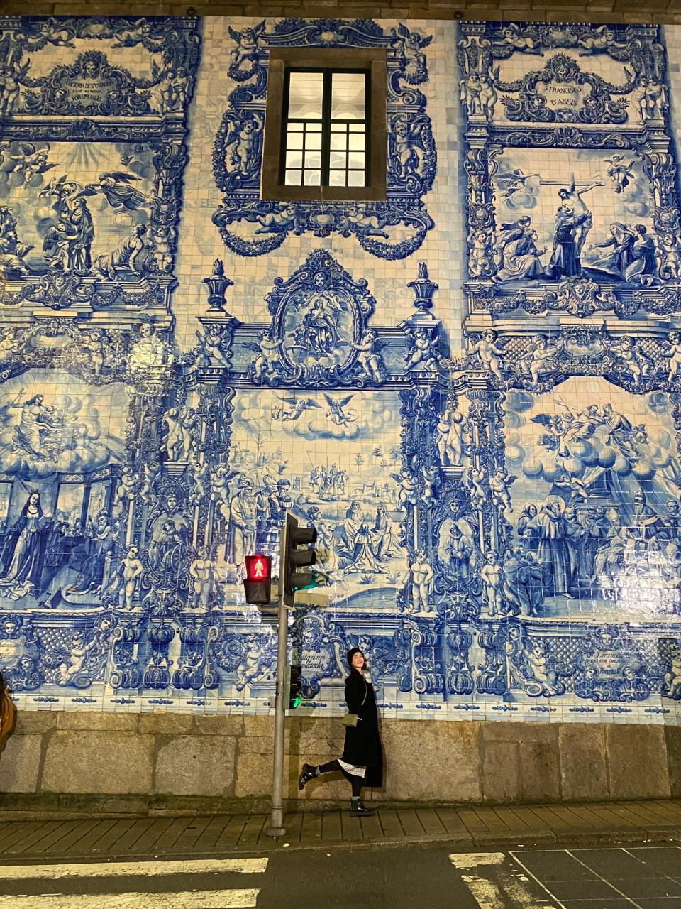 ▲葡萄牙波多的教堂以及最富盛名的藍瓷牆，鍾瑤也沒有錯過。