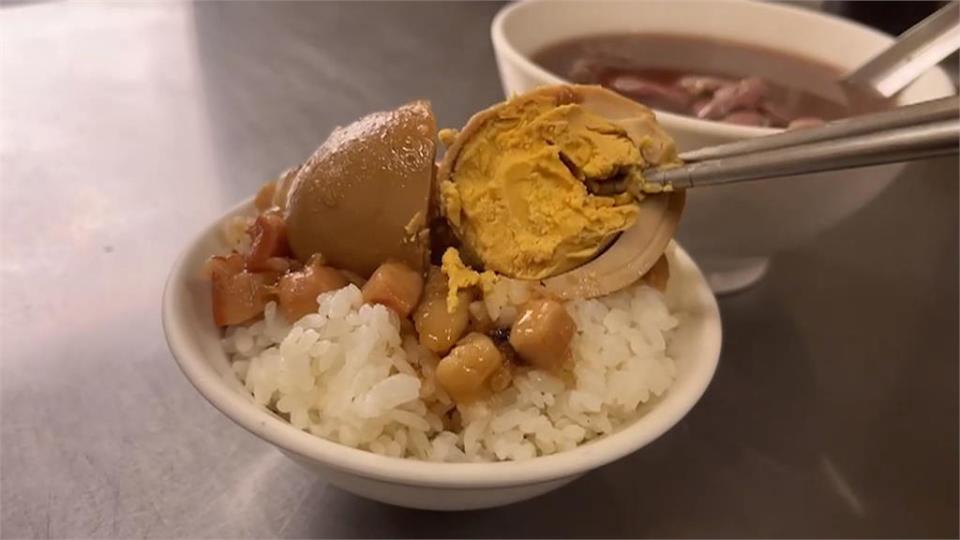 來台南這家點120元牛肉湯　附肉燥飯滷蛋免費無限吃