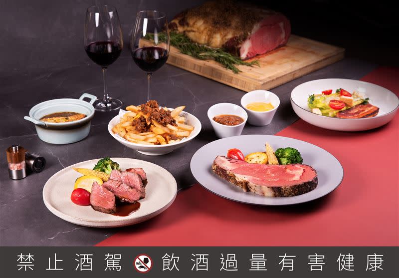 台北萬豪酒店一樓Lobby Lounge自2023年7月17日至10月13日止，於平日晚間推出「牛排對決‧肋眼菲力豪吃之夜」。（圖／飯店旅宿業者提供）