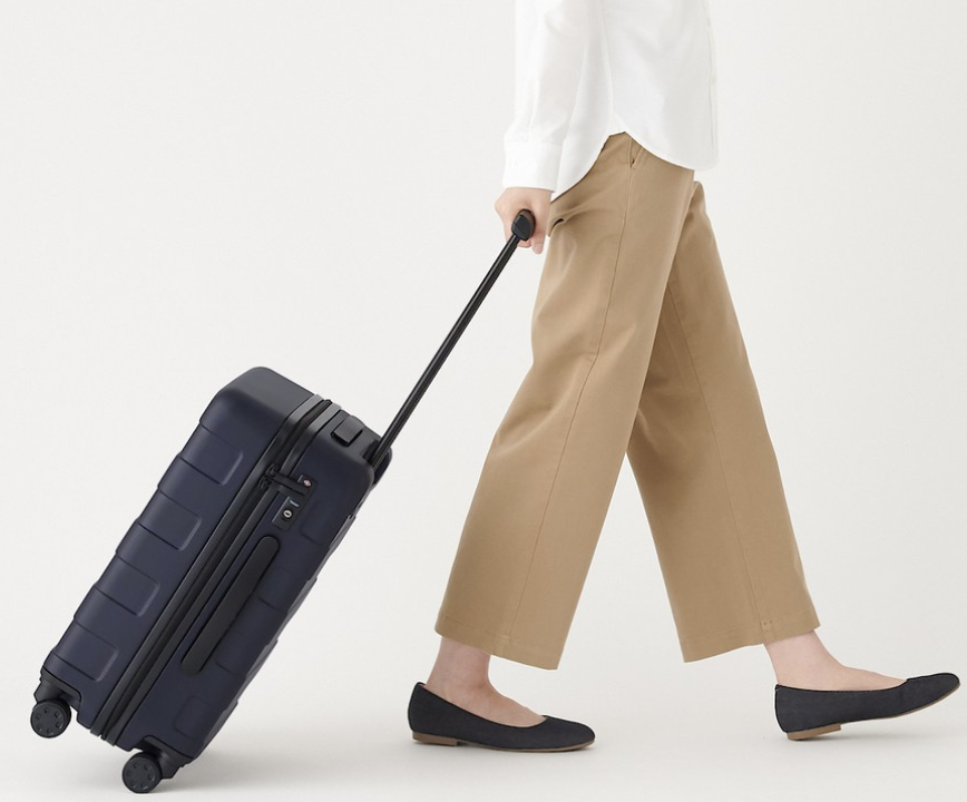 MUJI Hard Carry Bag With Adjustable Carry Bar (Photo: Muji)


