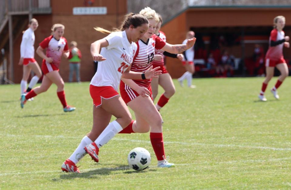 Kamryn Clifton handles the ball for Bedford Saturday against Coldwater.