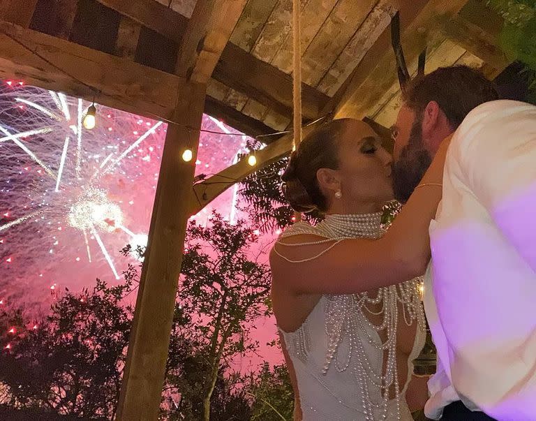 Jennifer Lopez y Ben Affleck, en una foto inédita de su boda